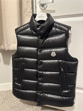 Brand New W/O tag Moncler TIBB Vest Black size 3 ( fits L)